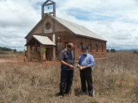 Chiesa di Ambohimiravavy con i padri Rocco Nigro e Giuseppe Pontenza