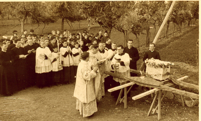 Foto della posa della prima pietra del Santuario Cuore Immacolato di Maria